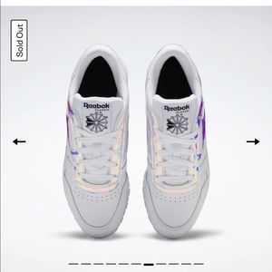 Women’s white Reebok Classic sneakers size US 8 1/2